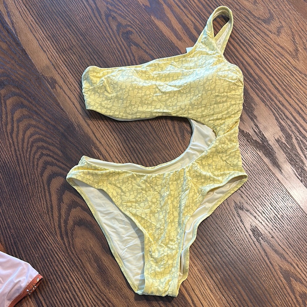 Cupshe Yellow One-Shoulder Swimsuit